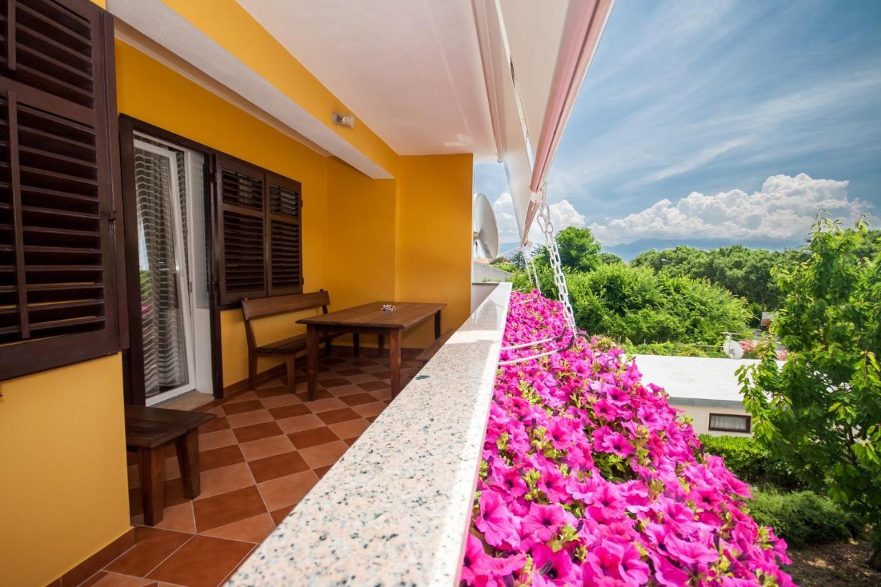 Apartments Surfinia Baska  Exterior photo