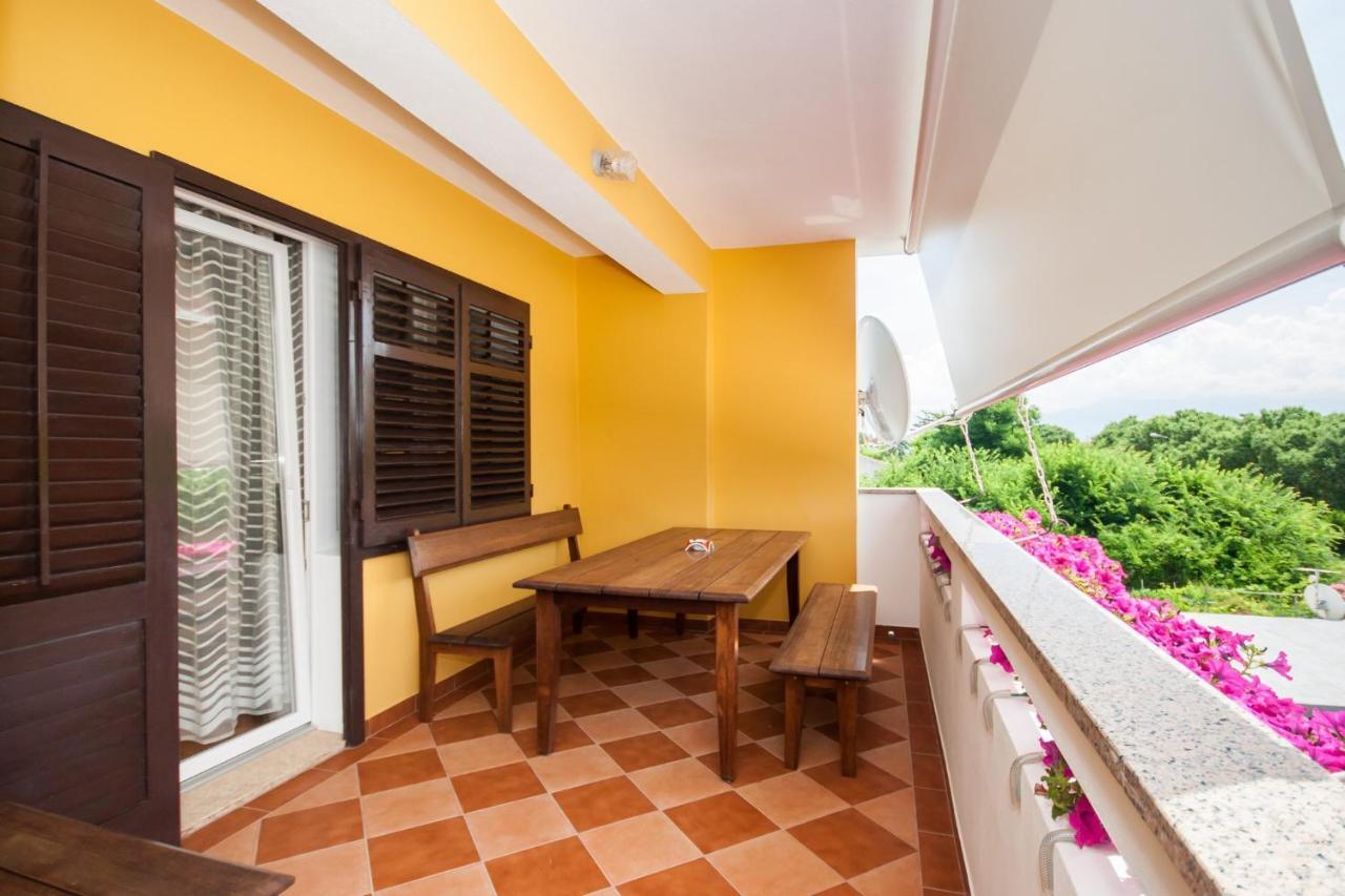 Apartments Surfinia Baska  Exterior photo